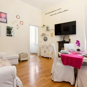https://naviglio-pavese-cosy-apartment.italymilanhotels.net