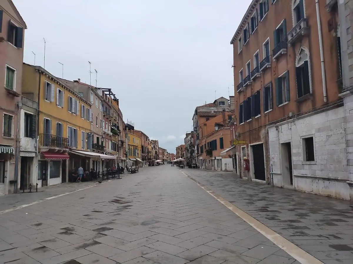 Biennale Apartment Near San Marco Velence